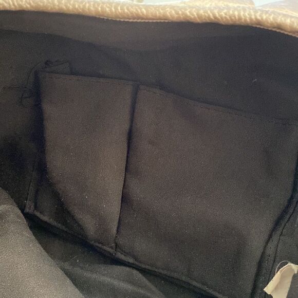 Woman’s Vinyl Ruffled Purse  - Picture 5 of 6